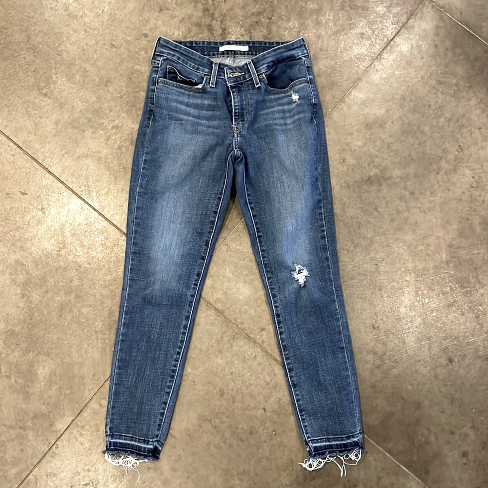 Women Levi 711 skinny ankle sz 27 medium wash, raw hem